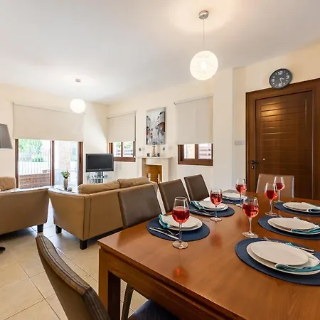 Alexandra By Ezoria Ajía Nápa