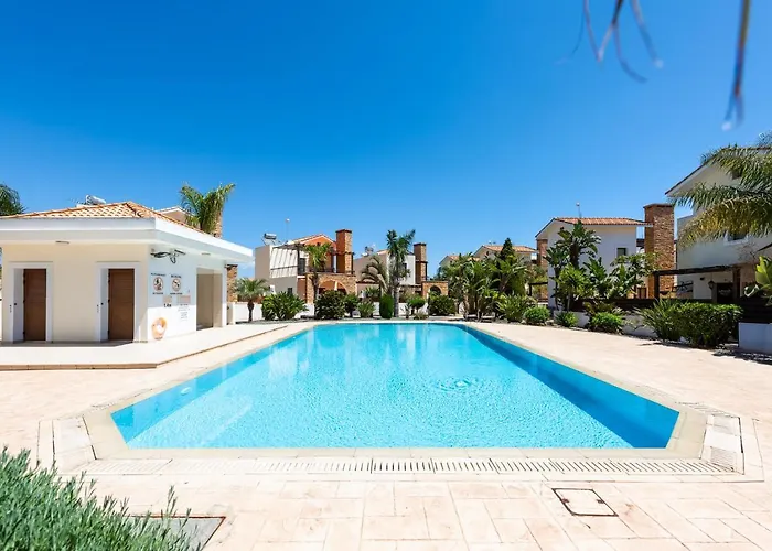 Alexandra By Ezoria *